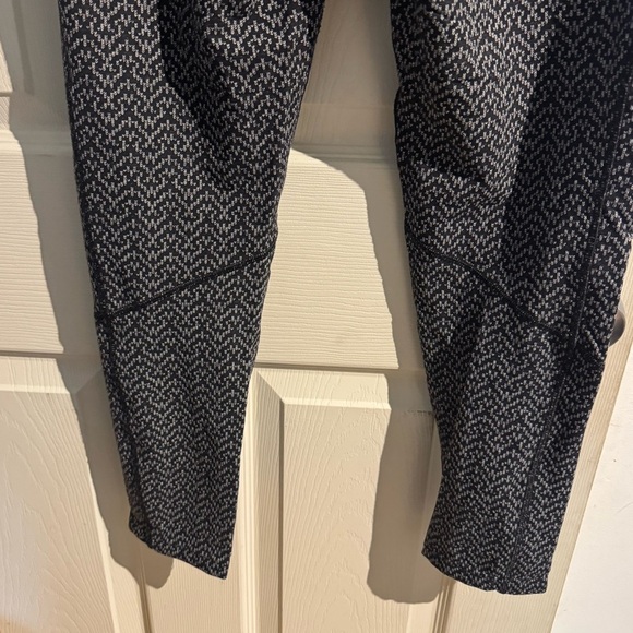 Title Nine Daily Decathlon Running Leggings Black/Gray Size M - Picture 8 of 12